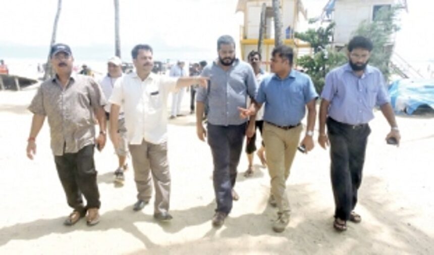 Parulekar, Cabral inspect beaches 1 Parulekar, Cabral inspect beaches