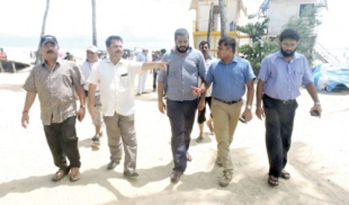 Parulekar, Cabral inspect beaches