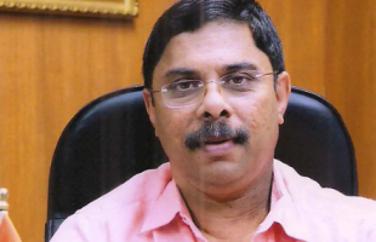 Parulekar  falls, rushed  to hospital