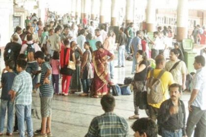 Passengers stranded as goods train derails