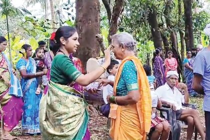 Passing on the unique tradition, Dhangars
celebrate ‘Dossro’ in nature’s lap at Bhuipal