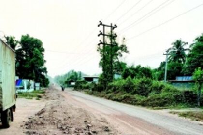 Pathetic state of  road in Cuncolim