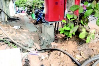 Pavements dug up in Vasco, but  no barricades or sign boards