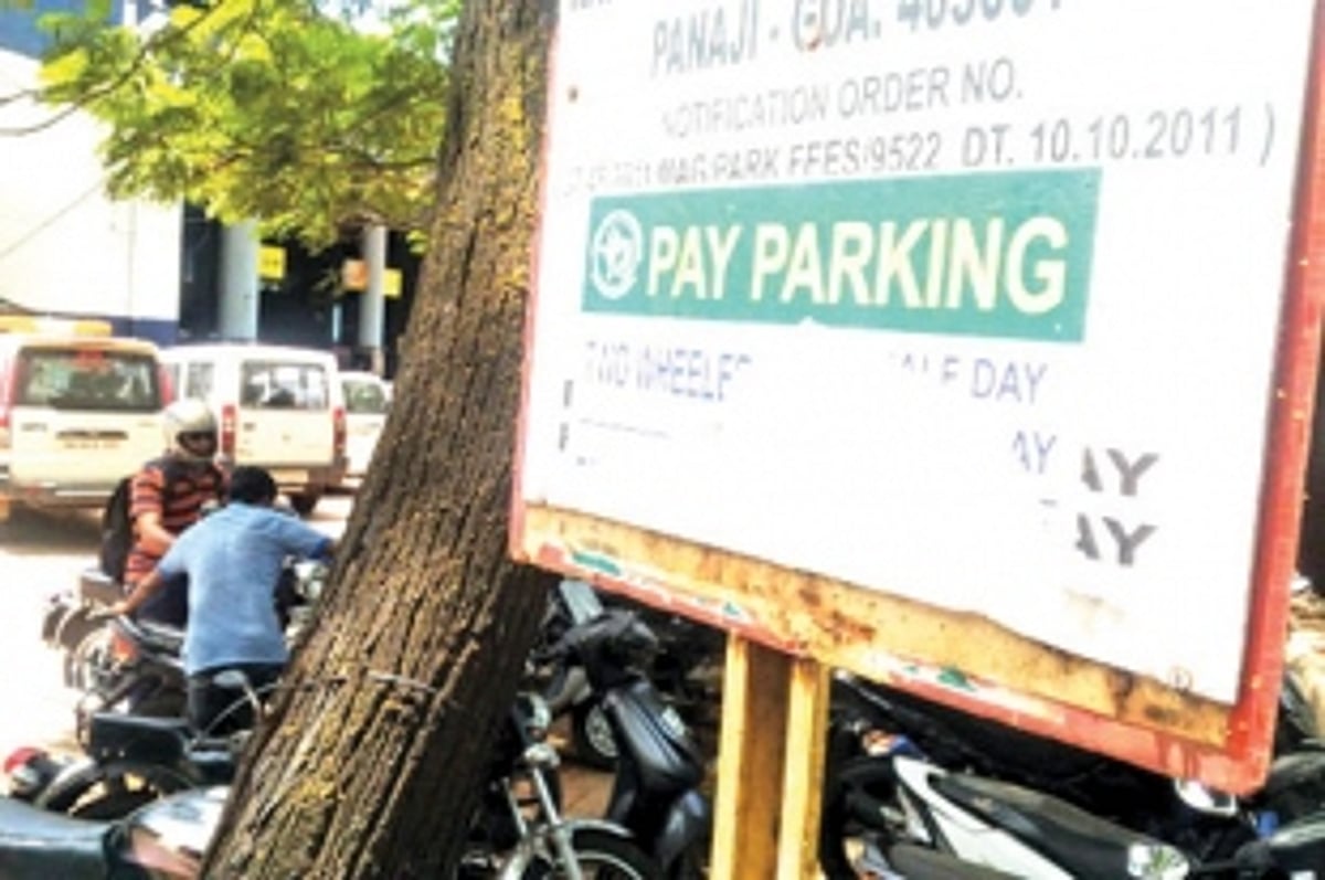 Pay parking in  parts of Panjim  from today