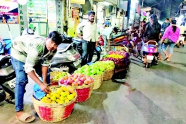 Pedestrians in the lurch as fruit and vegetable  vendors usurp pavements in Margao