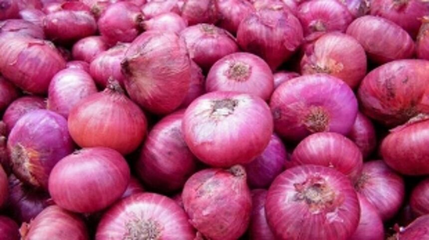 Peels of discontent as Rs 80 per kg onions make people cry