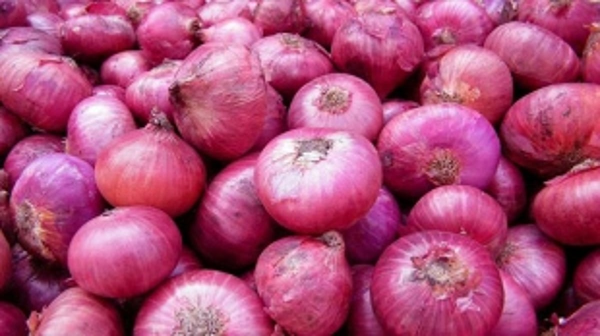 Peels of discontent as Rs 80 per kg onions make people cry