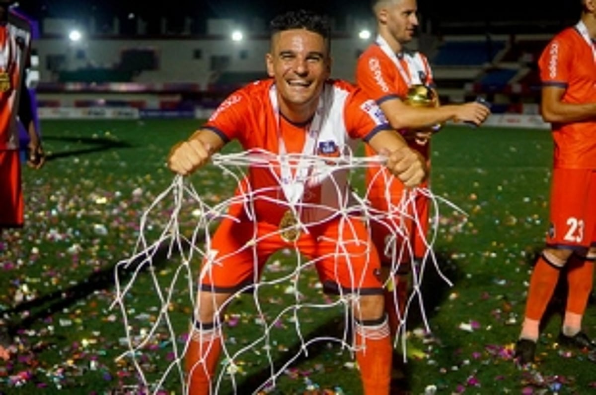 Peña pens down retirement  from professional football