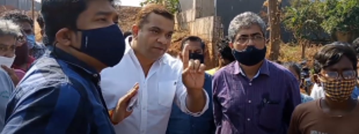 Penha de Franca villagers gherao GSIDC authorities for closing road