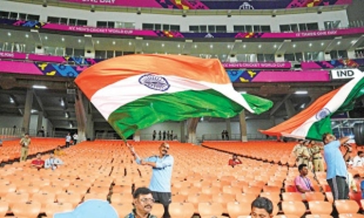 People are offering their bedrooms and loos for 500 bucks for cricket fans to freshen up before the Indo-Pak game