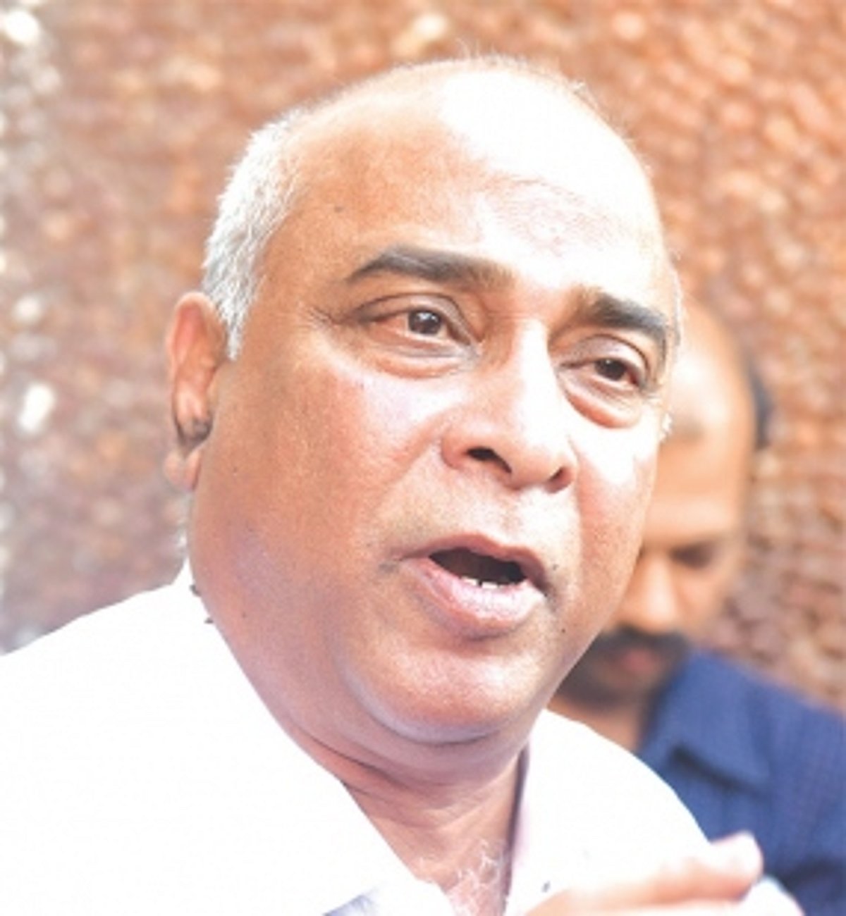 People continue to die, but Minister wants Sunburn twice a year