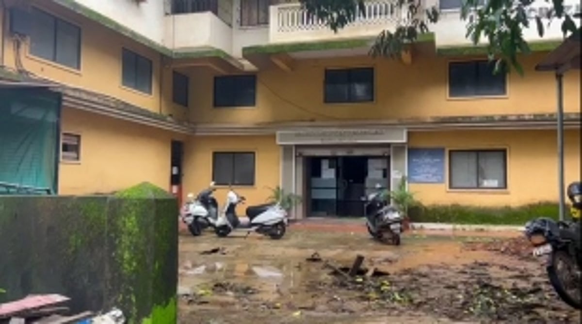 People fall into a hole before paying Commercial taxes at Quepem