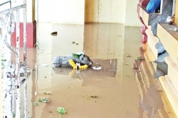 People flock to Harihareshwar Mahadev Temple at Parsem