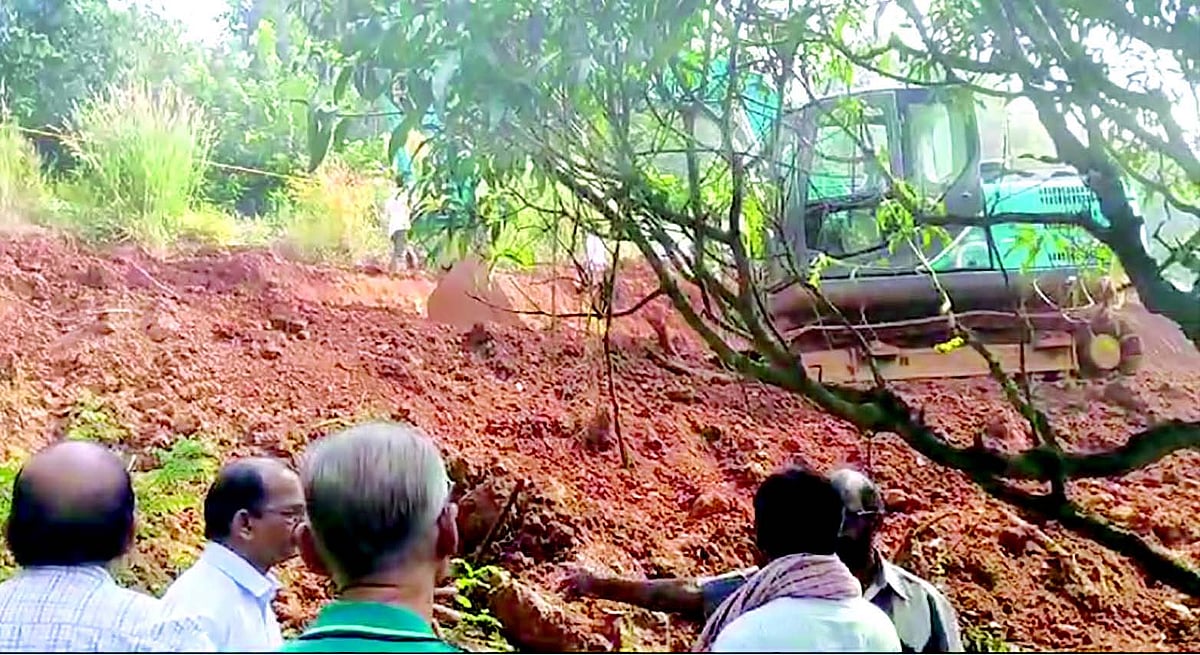 People power stalls railway force at Velsao