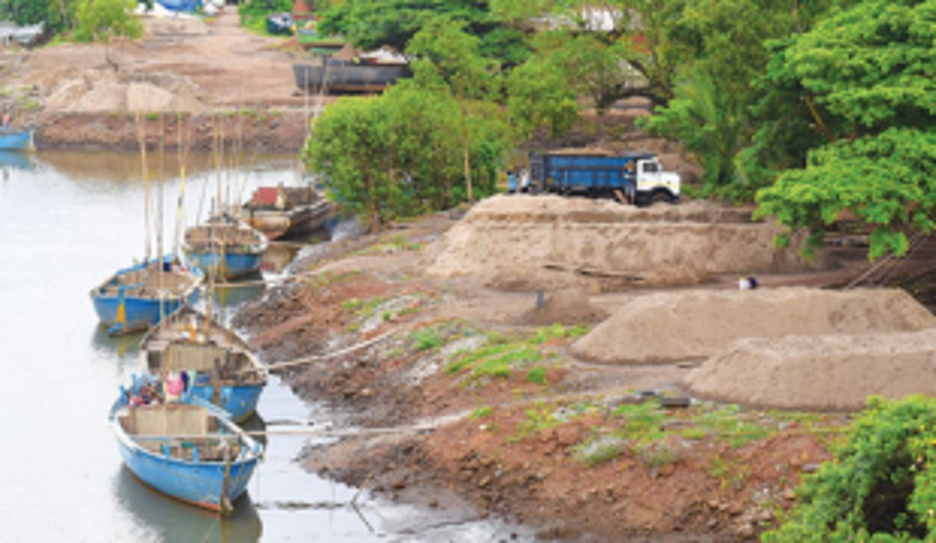 Pernem, Colvale police conduct  raids at sand extraction sites