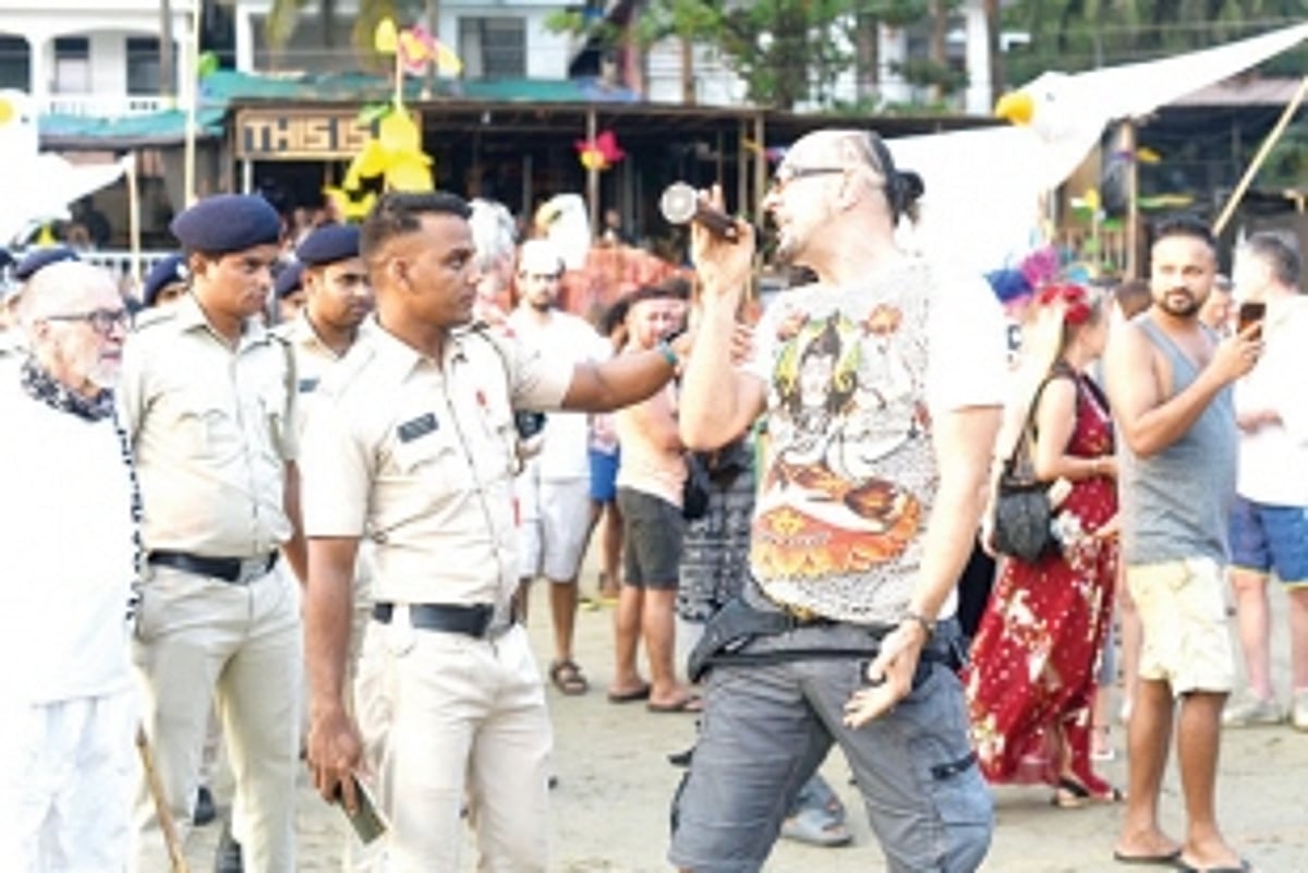 Pernem Police play spoil sport, stall people’s carnival at Arambol