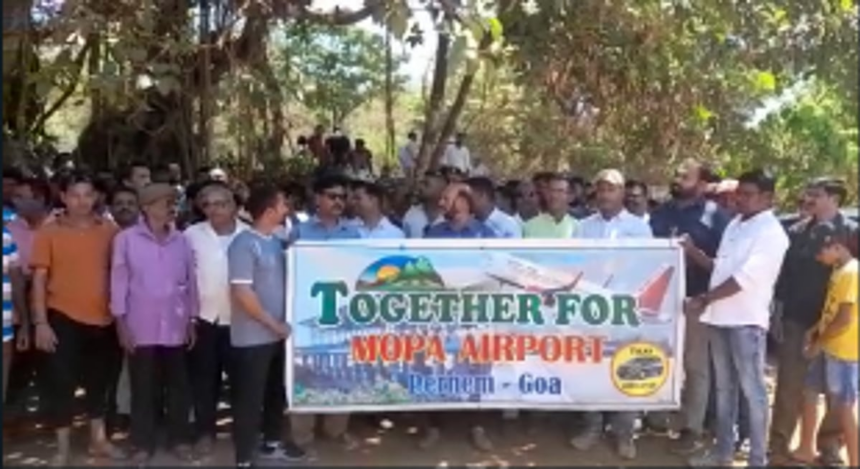 Pernem Taxi operators on strike as Govt fails to provide taxi counter at Mopa Airport