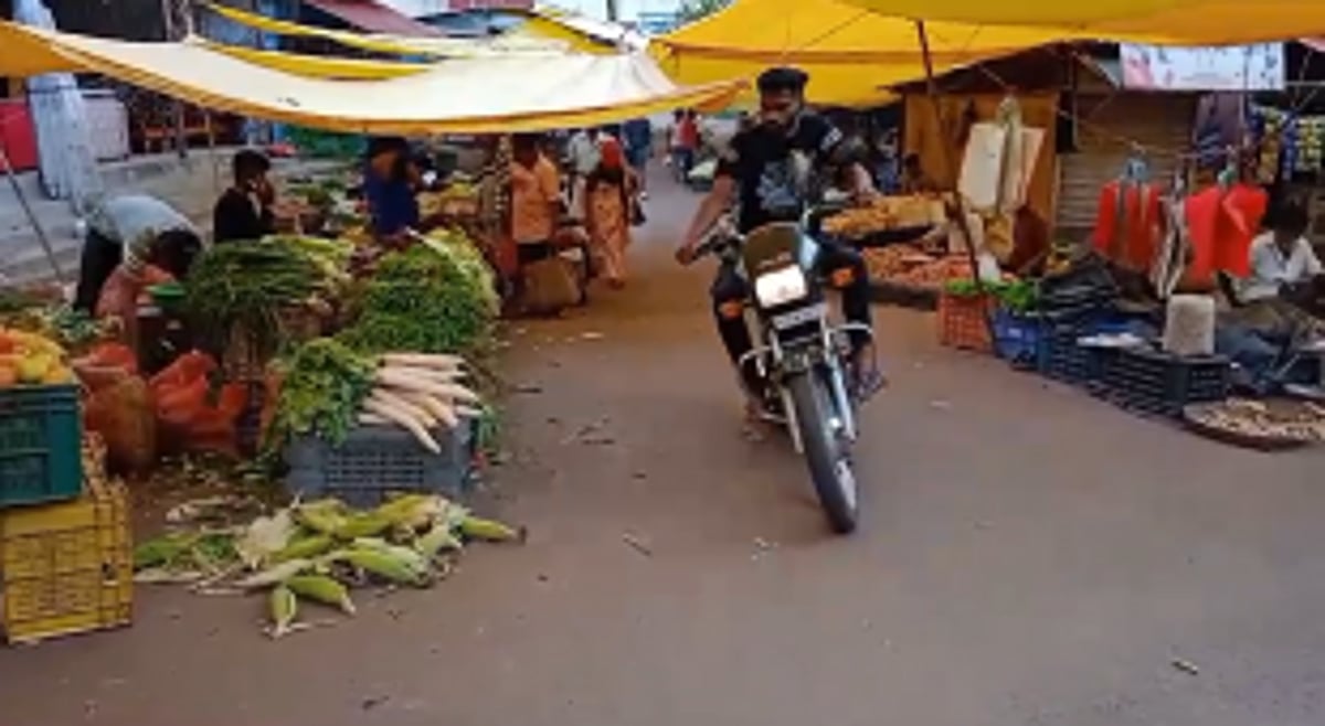 Pernem Thursday Bazaar Faces Criticism for Traffic Chaos and Lack of Planning