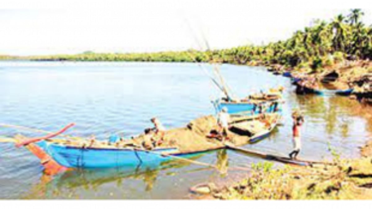 Pernem and Old Goa Police Crack Down on Illegal Sand Transportation and Extraction