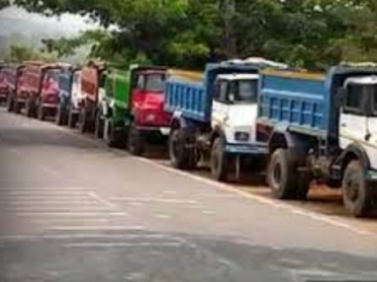 Pernem truck owners demand  market rate for transportation