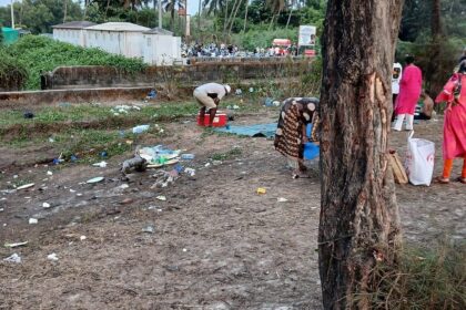 Picnic Goers Leave Varca Beach in South Goa Covered in Litter, Highlighting Irresponsible Behavior