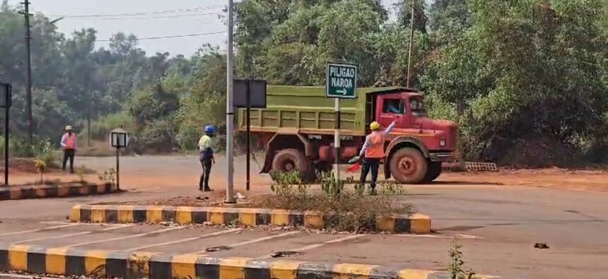 Pilgao Ore transportation continues on day 2; day and night transport allowed 1 Pilgao Ore transportation continues on day 2; day and night transport allowed