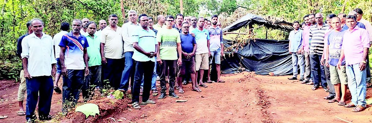 Pilgao blockade enters Day 3, no way out for ore