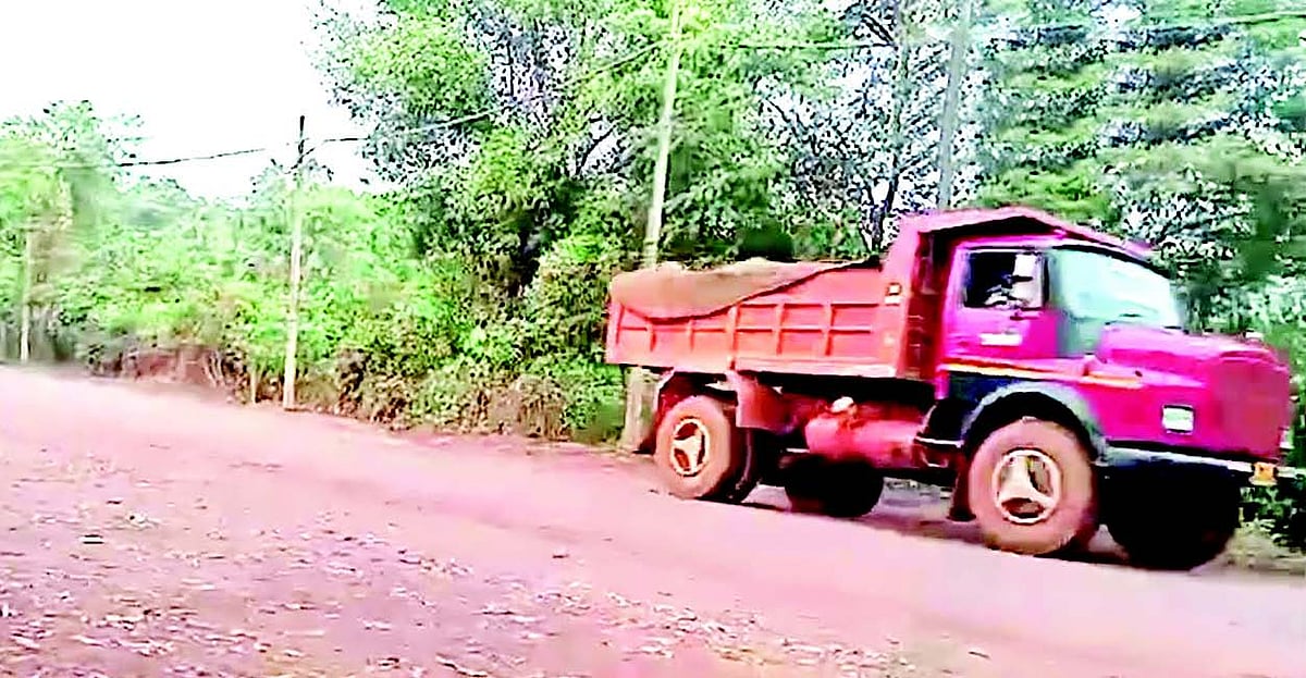 Pilgao locals and kids hit the road, stop ore trucks at night
