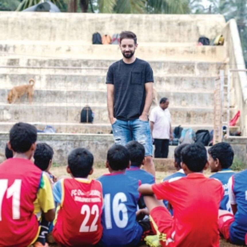 Pinheiro Meets Goa’s  young footballers