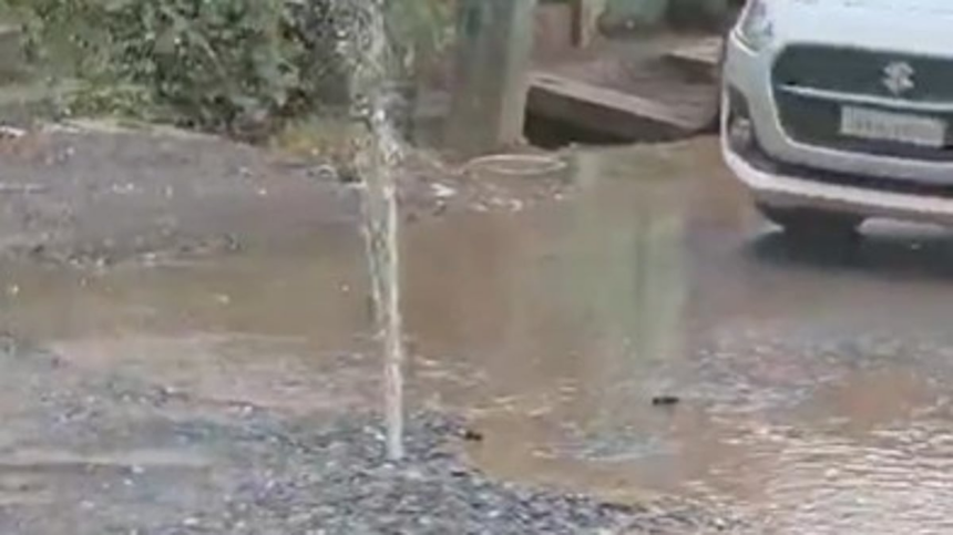 Pipeline Burst Near Vetal Temple Wastes Thousands of Litres of Water in Porvorim 1 Pipeline Burst Near Vetal Temple Wastes Thousands of Litres of Water in Porvorim