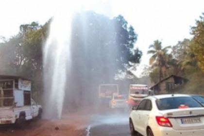 Pipeline bursts, spews water for  30 minutes at Khandepar Jn