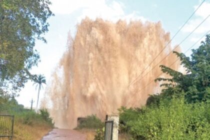 Pipeline supplying water to  Mormugao, Salcete bursts