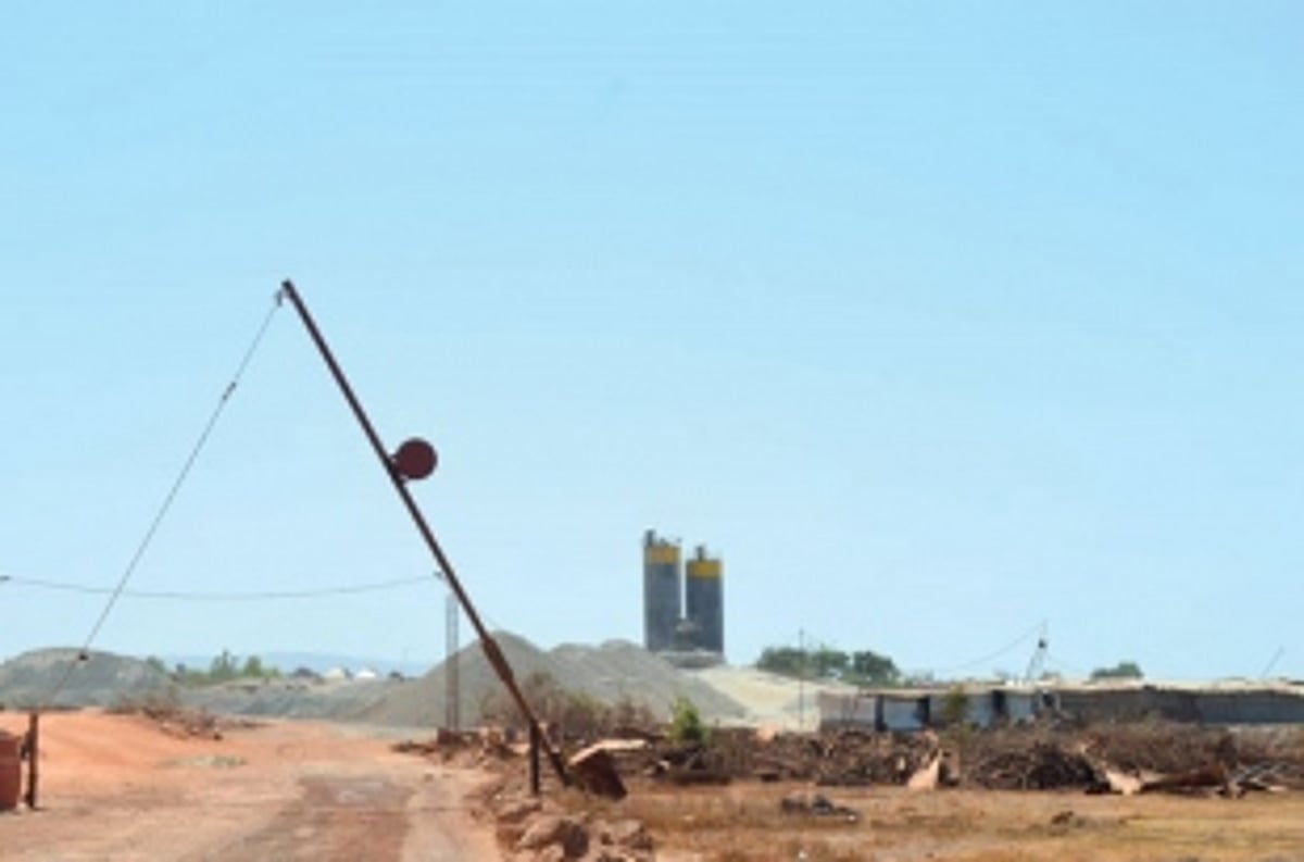 Poinguinim residents red flag polluting industry on Kulti plateau