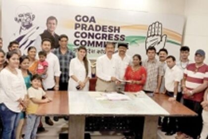 Poinguinim social worker joins Cong with 25 supporters; stakes claim for ZP ticket