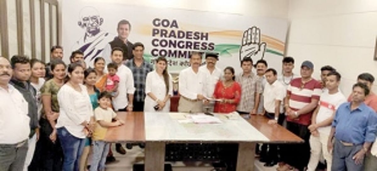 Poinguinim social worker joins Cong with 25 supporters; stakes claim for ZP ticket