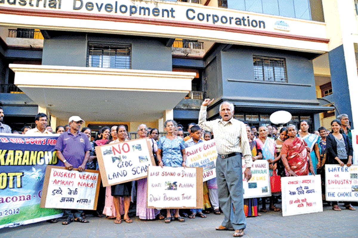 Poinguinim villagers shout slogans opposite the Goa IDC at Panjim on Wednesday, opposing the acquisition of prestine and holy Culti plateau by GIDC for another industrial estate.