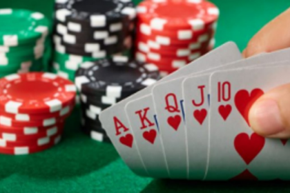 Poker player, aide   held for ‘robbing’   USD 3300