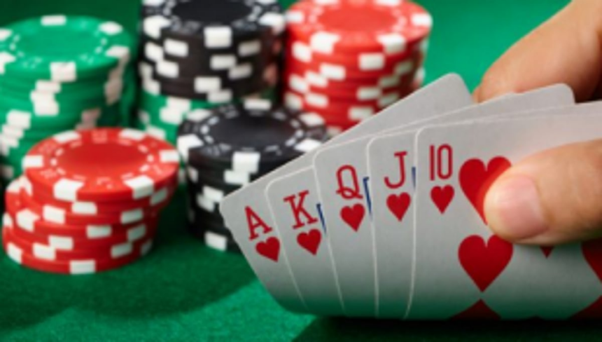 Poker player, aide   held for ‘robbing’   USD 3300
