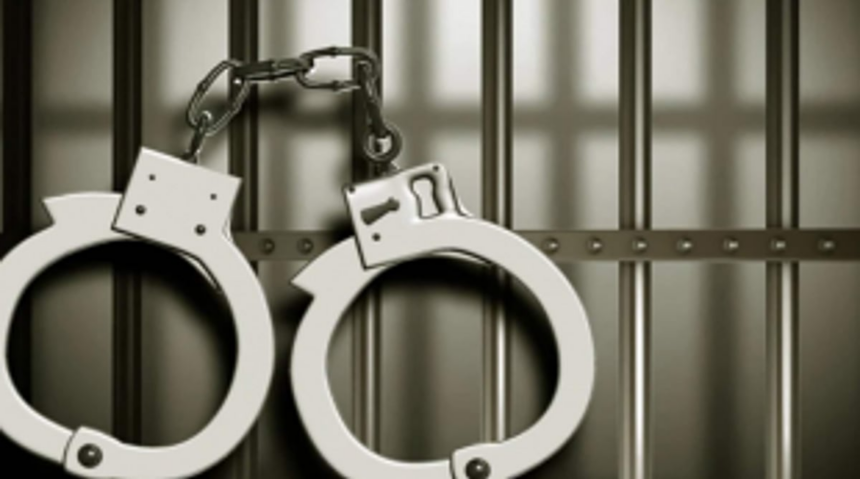 Police arrest 6 thieves, recover 33 high-end mobiles 1 Police arrest 6 thieves, recover 33 high-end mobiles