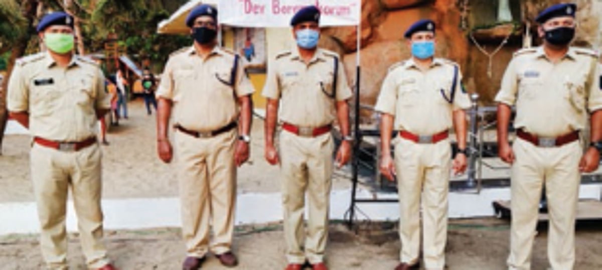 Police assist  church volunteers