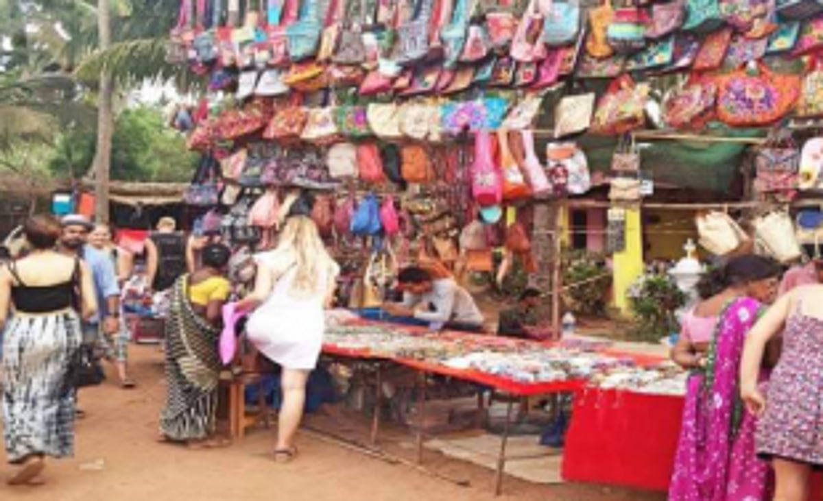 Police crack whip on vendors at Mandrem beach