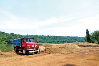 Police seize truck, sand at Volvoi