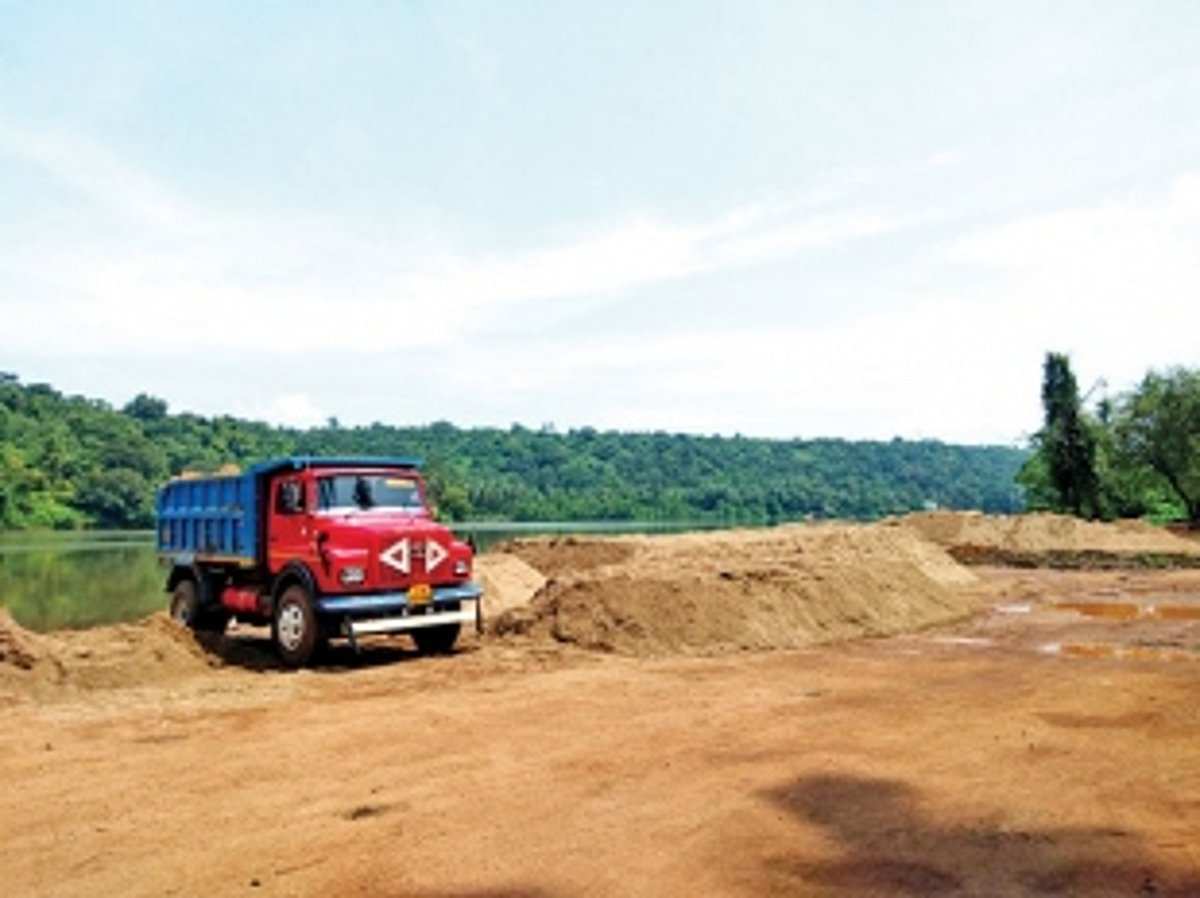 Police seize truck, sand at Volvoi