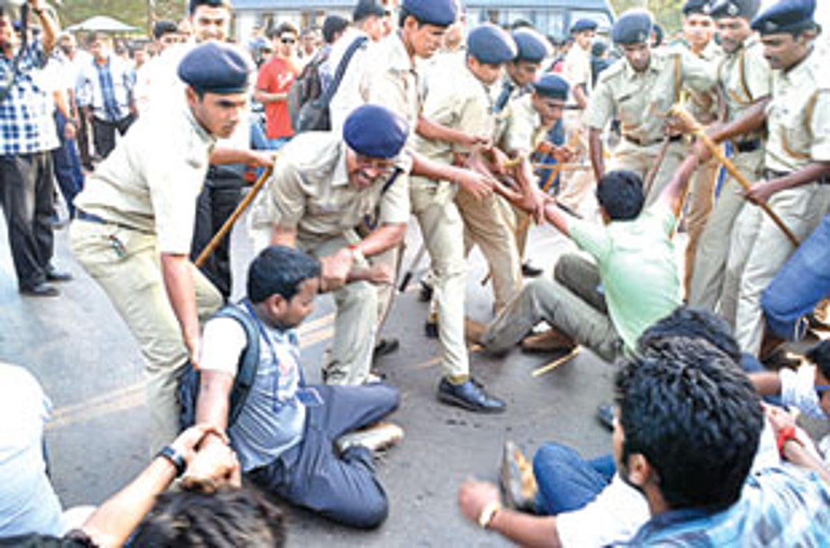 Police trying to evict students who were blocking buses from leaving the KTC terminus