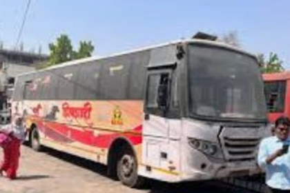 Political Parties Protest Alleged Sexual Assault on MSRTC Bus at Swargate Depot