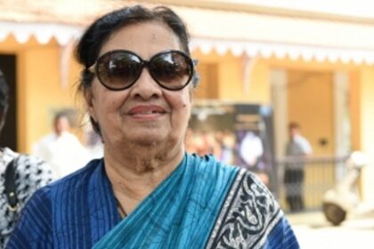 Political leaders remember  Mummy as a valiant fighter