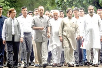 Political slugfest touches new low  over Rafale issue