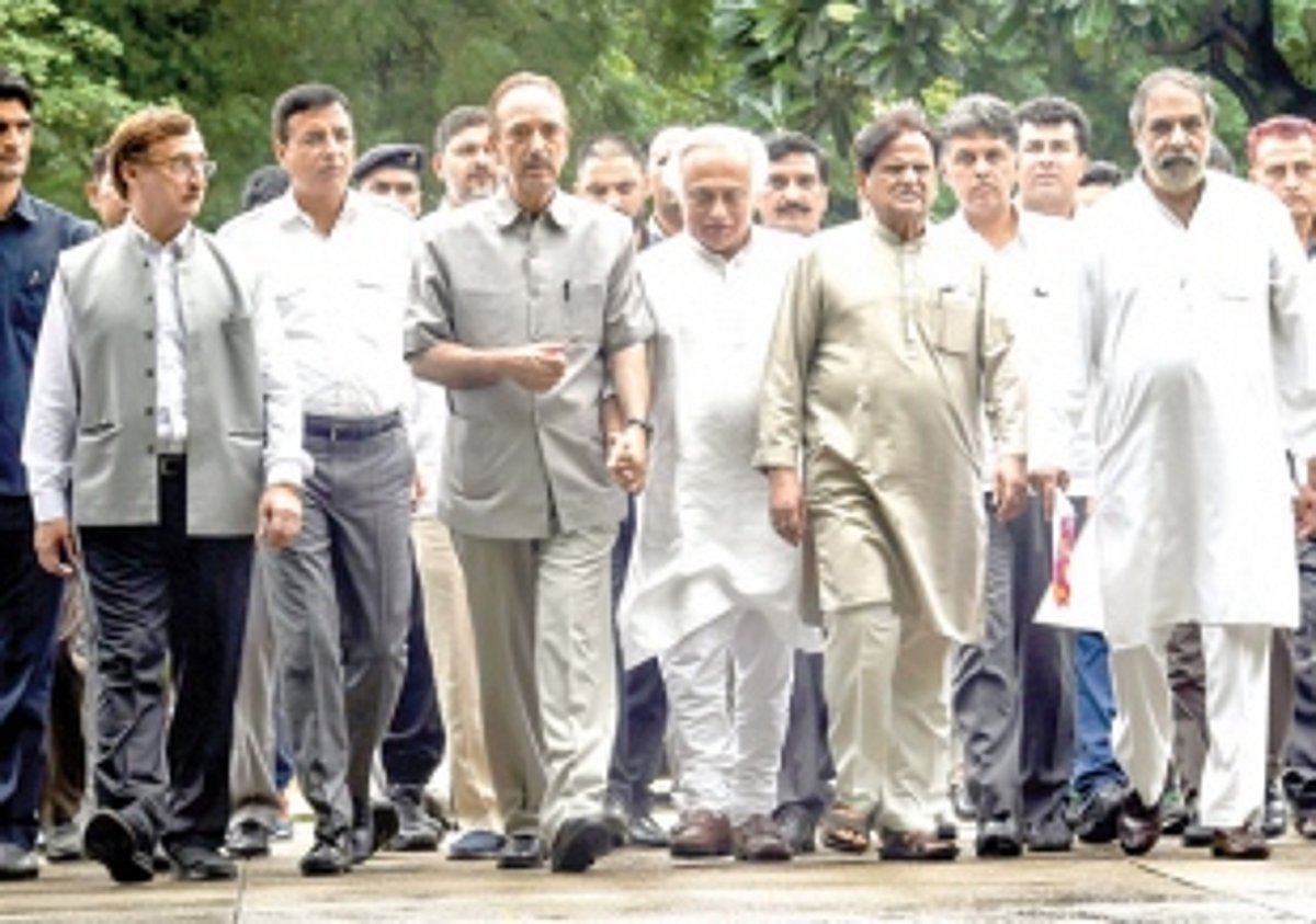 Political slugfest touches new low  over Rafale issue