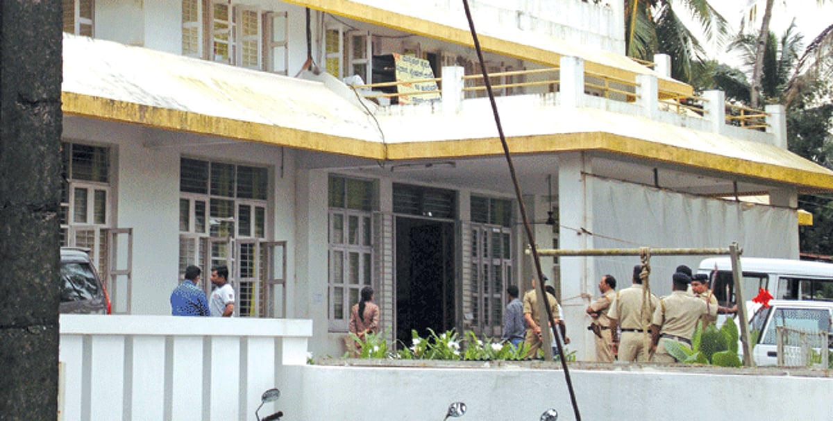 Ponda Police team outside the Sanatan Sanstha Ashram at Ramnathi-Bandora on Wednesday. .