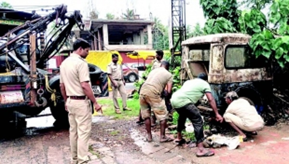 Ponda civic body tows away  abandoned cars, eases traffic flow